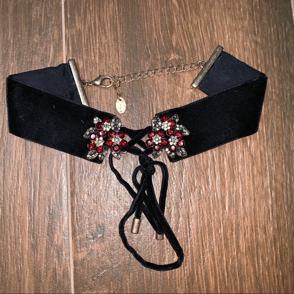 Black choker